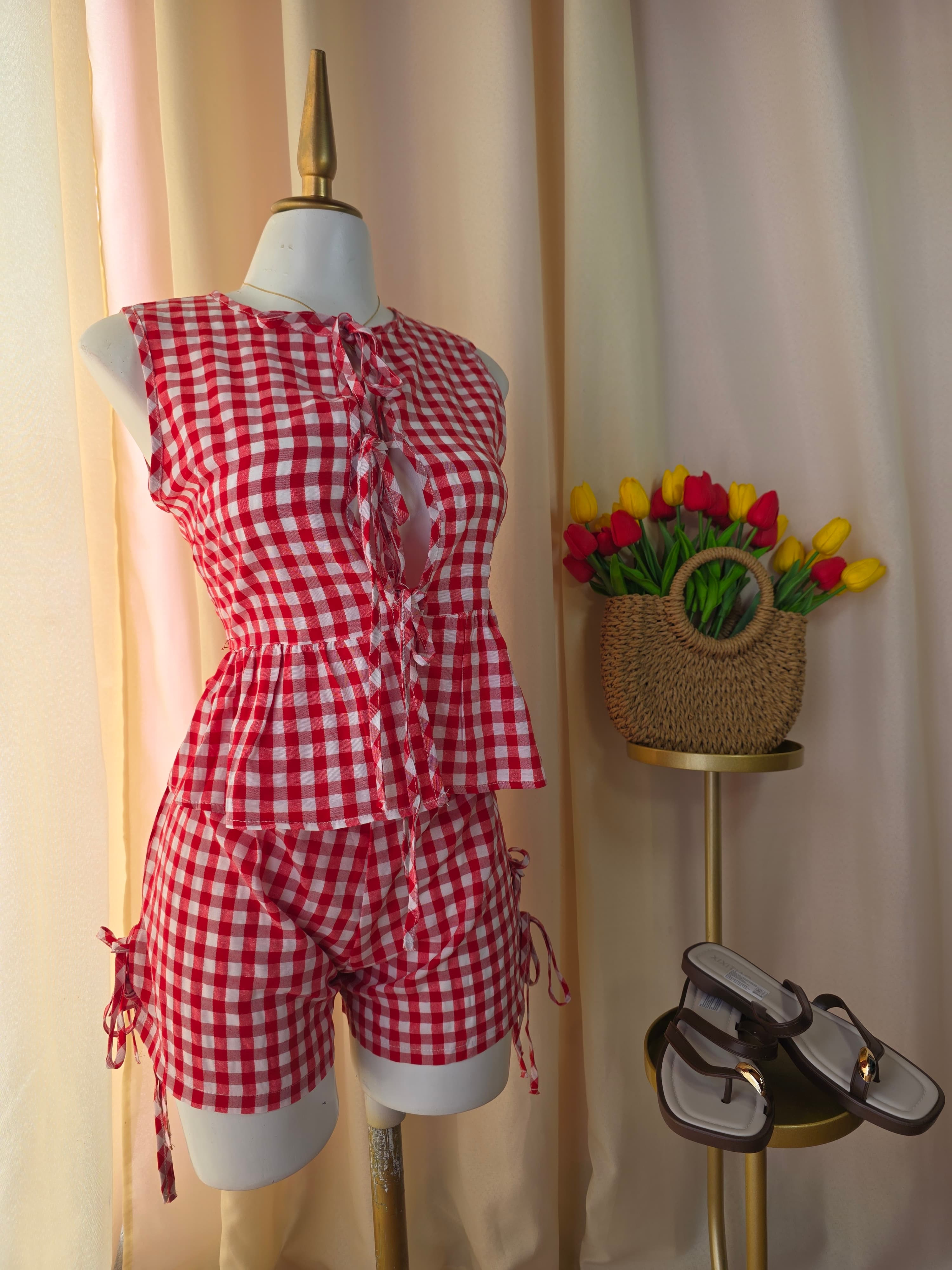 Conjunto de blusa sin mangas y short de cuadros vichy