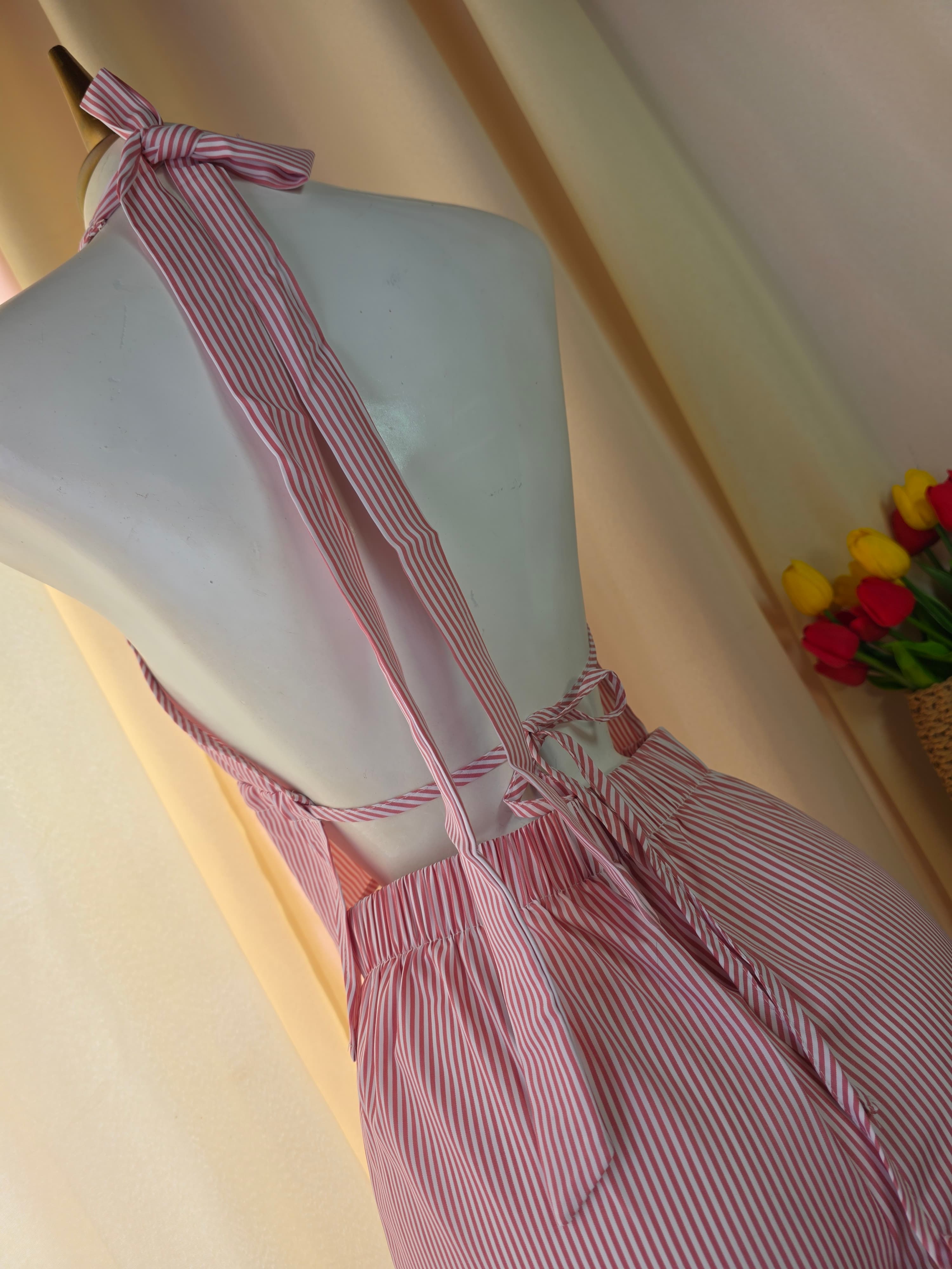 Conjunto de blusa halter y pantalón palazzo a rayas