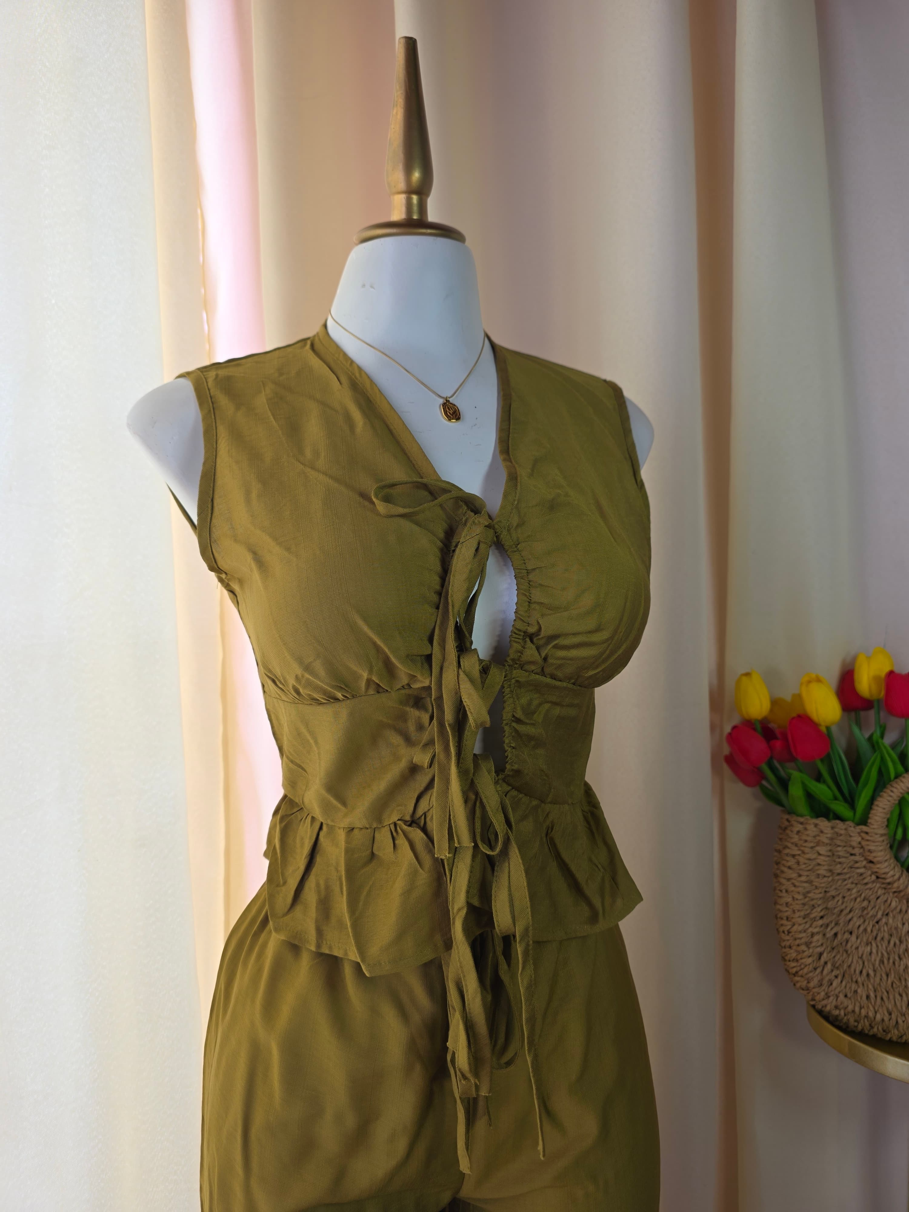 Conjunto de blusa peplum y pantalón palazzo con amarre frontal