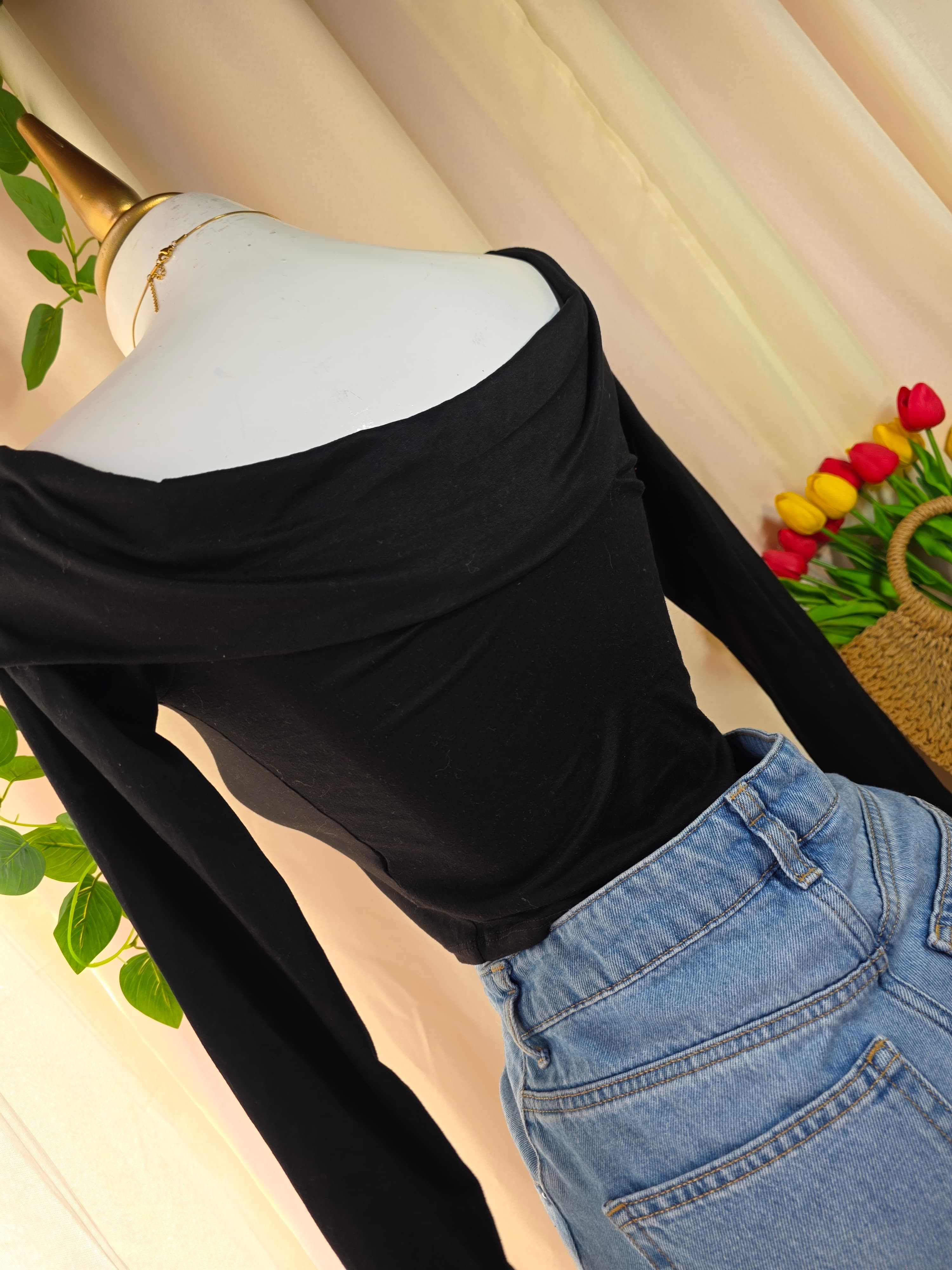 Blusa Con detalle de flor roja
