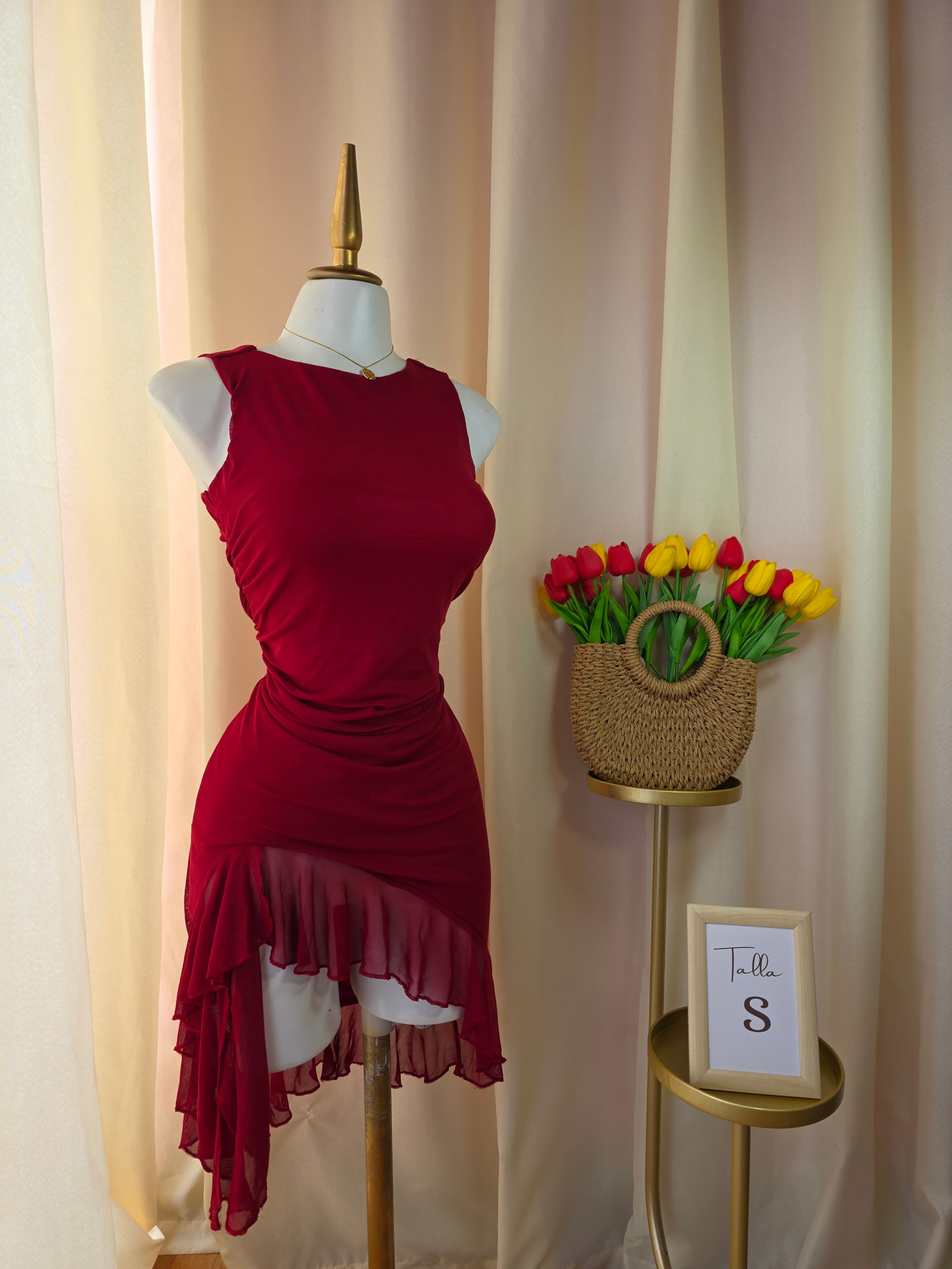 Vestido corto asimétrico con drapeado y olanes
